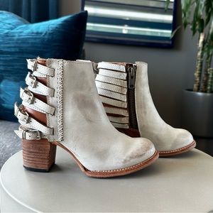 Freebird HERMOSA style in Gray, SZ 8. Rare style in excellent condition.